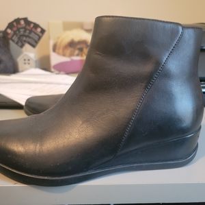 Dansko Women's Serenity Leather Waterproof Bootie Black Size 39 8.5 9